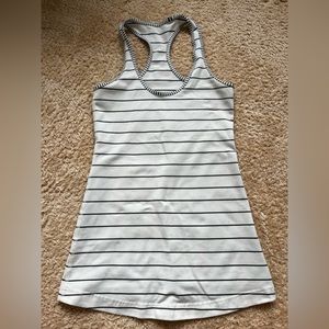 Four size 4 lululemon tanks.  🍋🍋